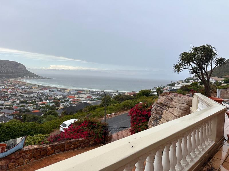 To Let 4 Bedroom Property for Rent in Fish Hoek Western Cape